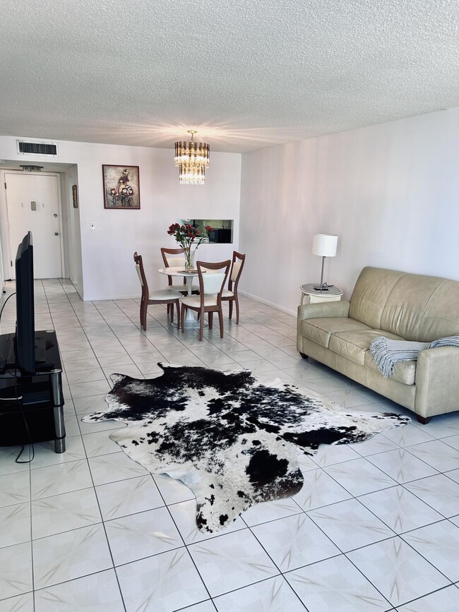 Building Photo - 1849 S Ocean Dr