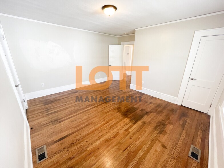 Building Photo - 39 Burdette St