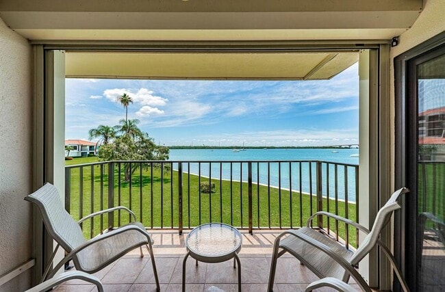 Building Photo - 6291 Bahia Del Mar Cir N