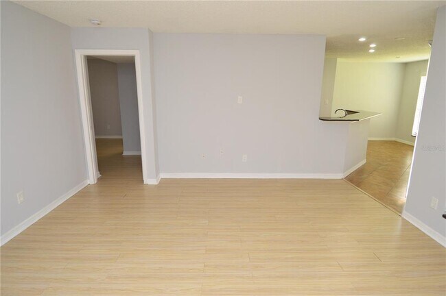 Building Photo - 8613 Mallard Reserve Dr