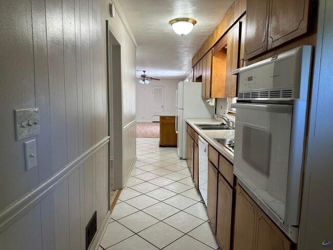 Building Photo - 1218 Creekwood Dr