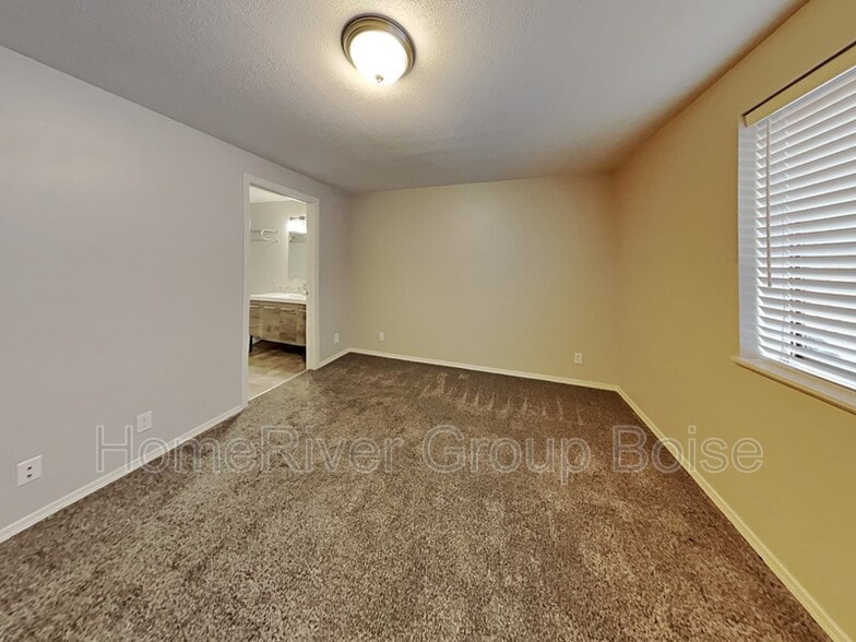 Building Photo - 3687 S Gekeler Ln