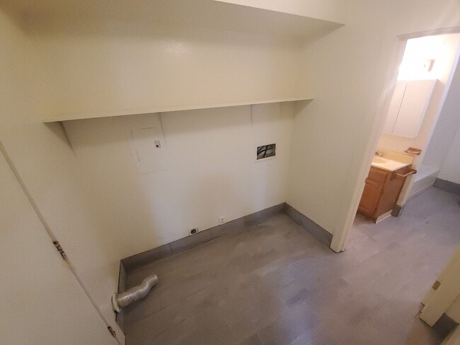 Building Photo - 323-329 P St