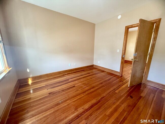 Building Photo - 112 Belden St