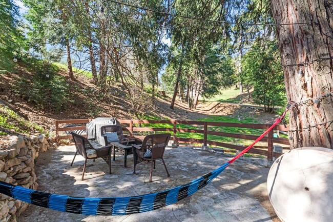 Building Photo - 407 S Dart Canyon Rd