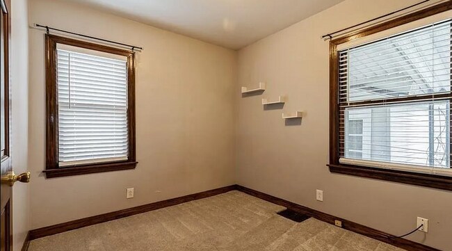 Building Photo - Terrific two bedroom home in Rock Island!