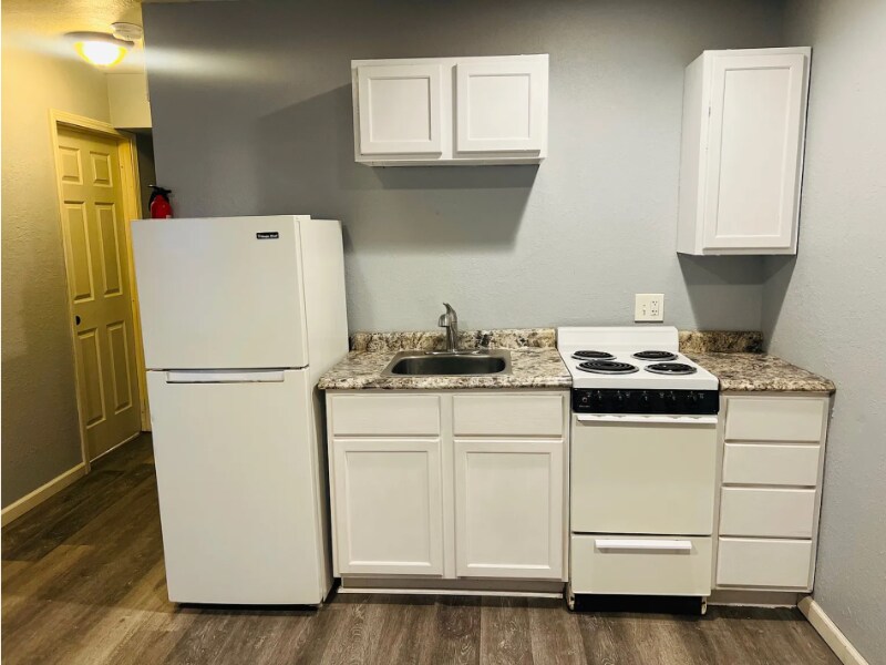 Building Photo - 5423-5425 E 27th St