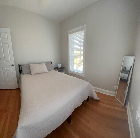 Bed #3 - 4 N Pistakee Lake Rd