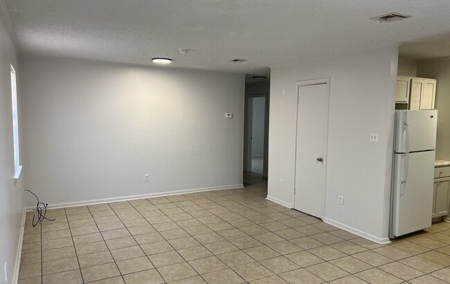 Building Photo - 103 Sweetbriar St