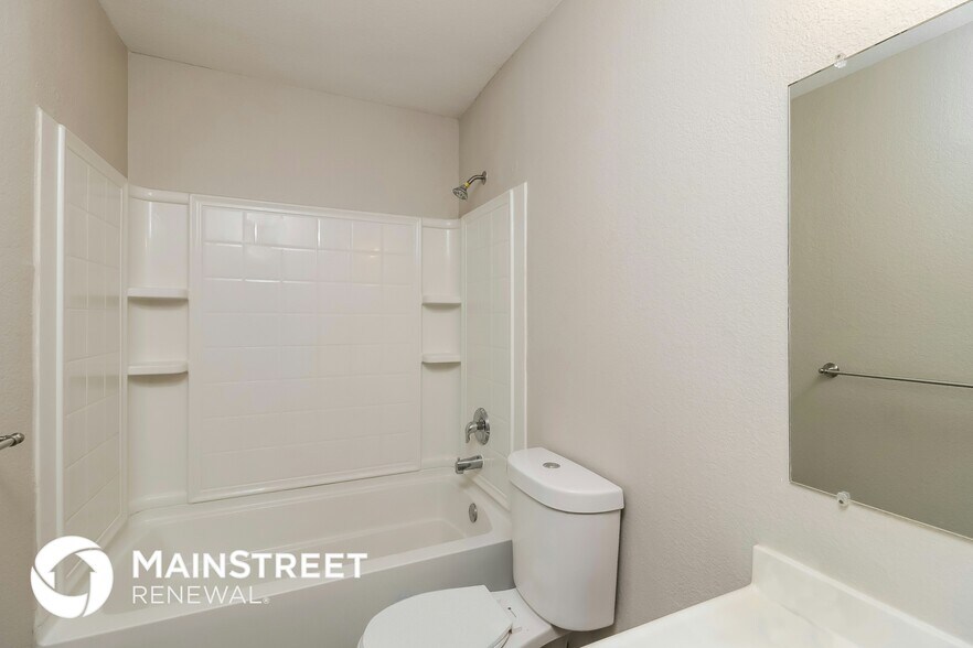 Building Photo - 212 Cres Ridge Dr