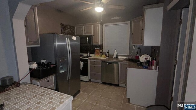 Building Photo - 140 Liberty St