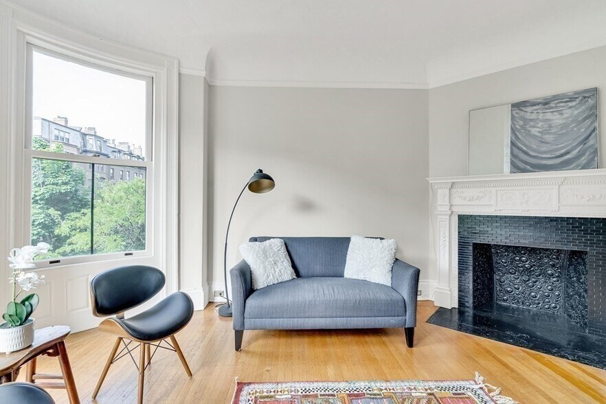 Primary Photo - 242 Beacon St