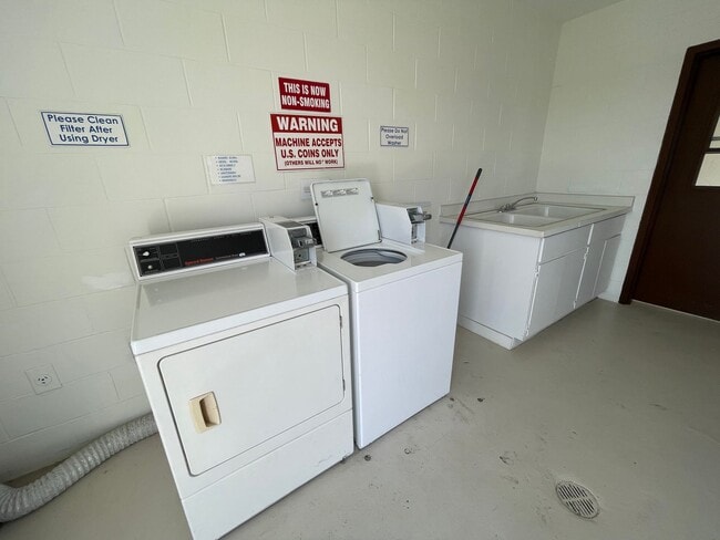 Building Photo - 112 Fairway Blvd