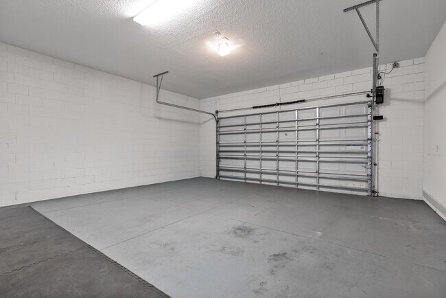 Building Photo - Move In Ready End Unit Townhome in Laureate Park | 3 Bed | Tesla Charger