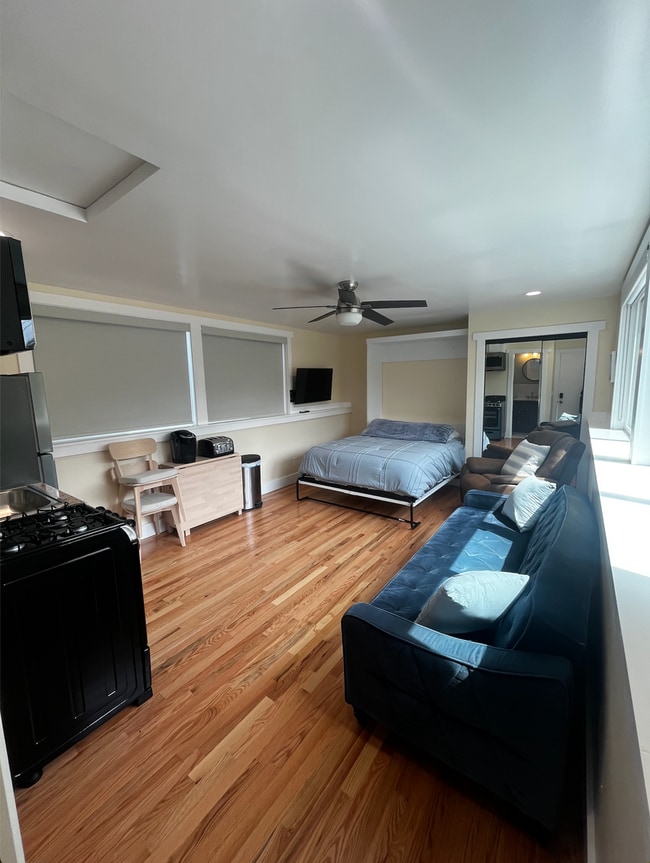 Building Photo - Fully Furnished Studio Available - Few Blo...