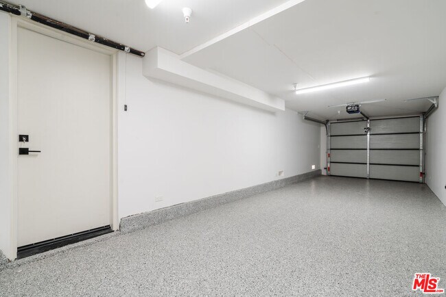 Building Photo - 611 Broadway St