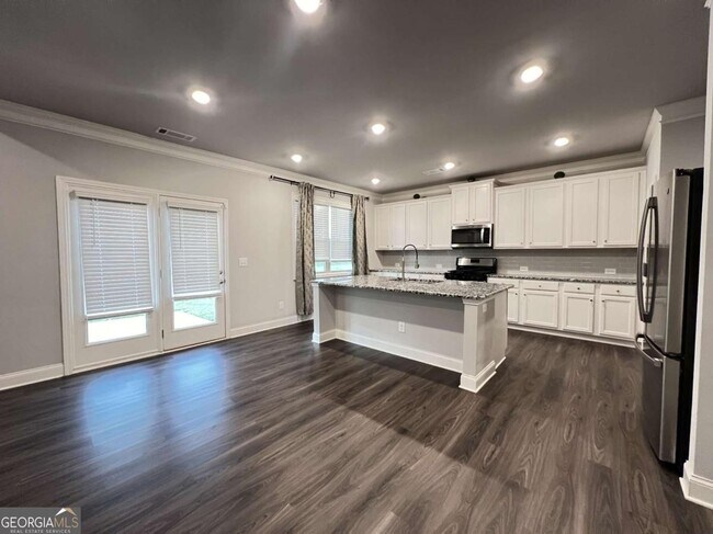 Building Photo - 4675 Silver Oak Dr SW