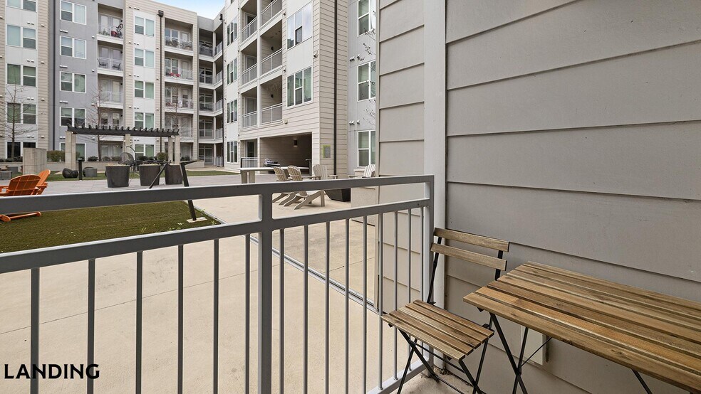 Building Photo - 3001 Crockett St