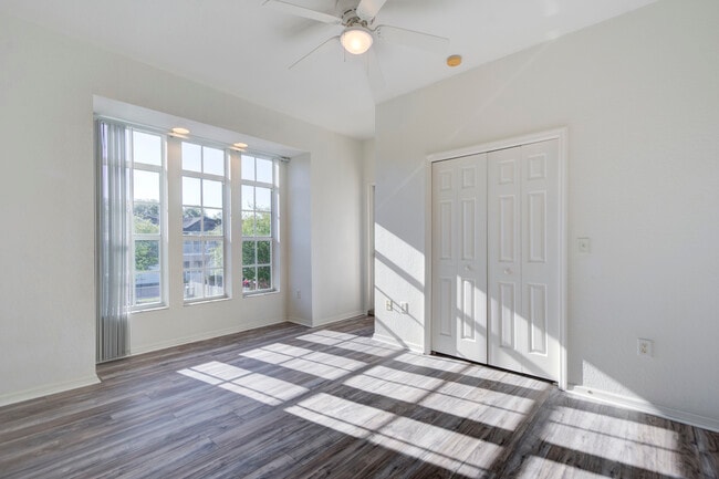 Building Photo - 1800 Bayshore Way