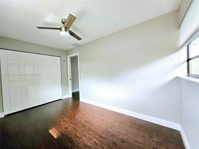 Building Photo - 511 SW 15th St