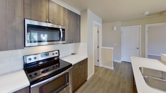 Building Photo - Spacious 2-Bedroom, 2-Bathroom Townhome in West Olympia — Just Reduced, Apply Today!!