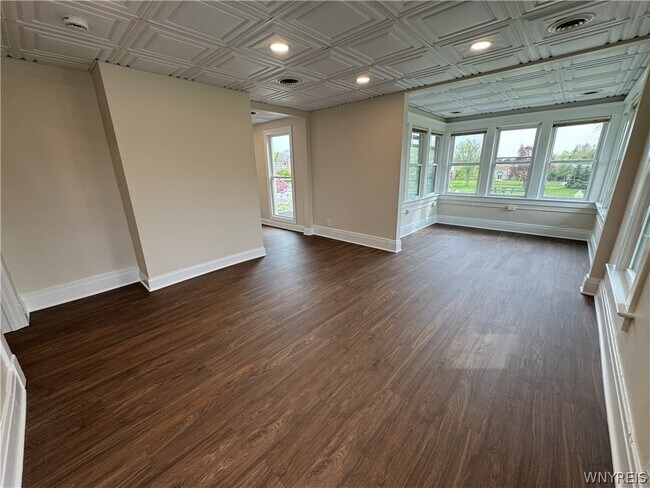 Building Photo - 2 Agassiz Cir