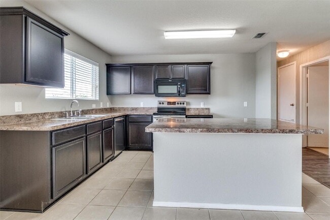 Building Photo - 1434 Raven Dr W