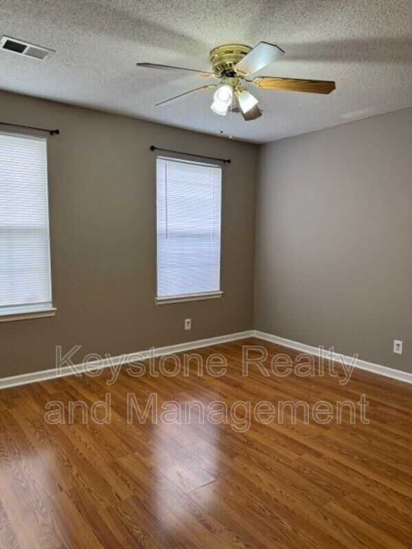 Building Photo - 1127 Keith Ave