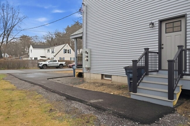 Building Photo - 24 Daytona St