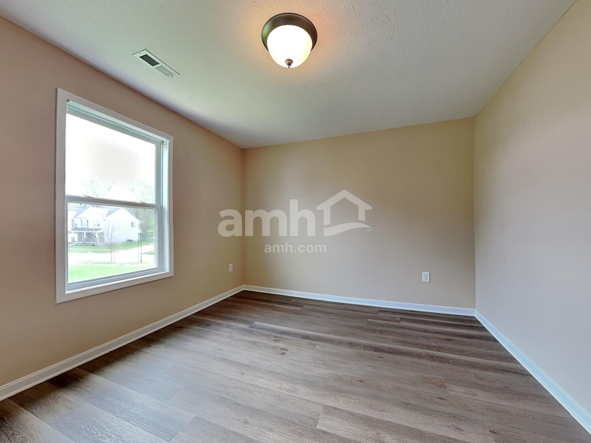 Building Photo - 310 Hennepin Dr