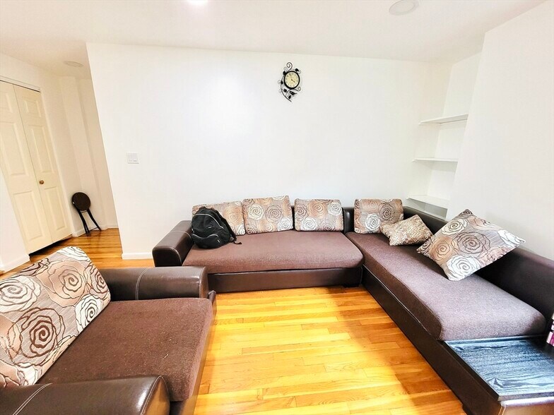 Building Photo - 55 Colborne Rd