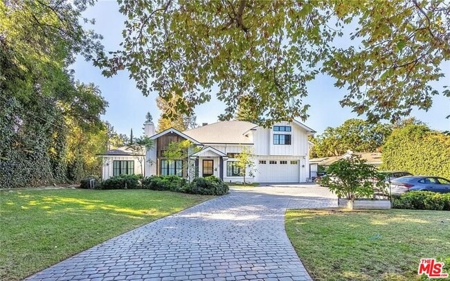 Building Photo - 5225 Topeka Dr