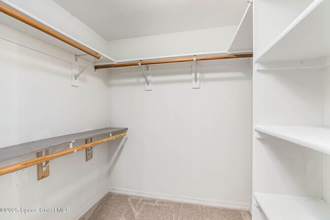 Building Photo - 7048 Sevilla Ct
