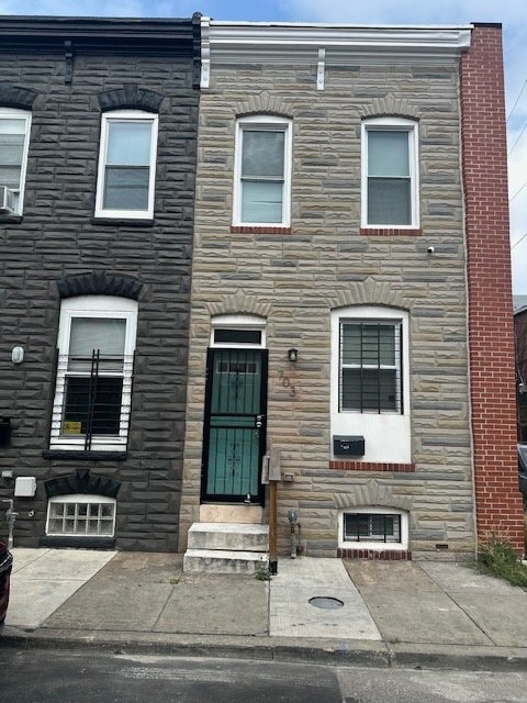 Building Photo - 703 N Port St
