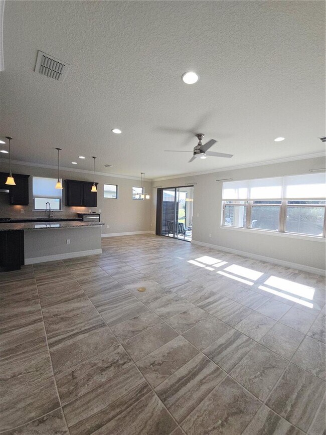 Building Photo - 588 Cantabria Dr