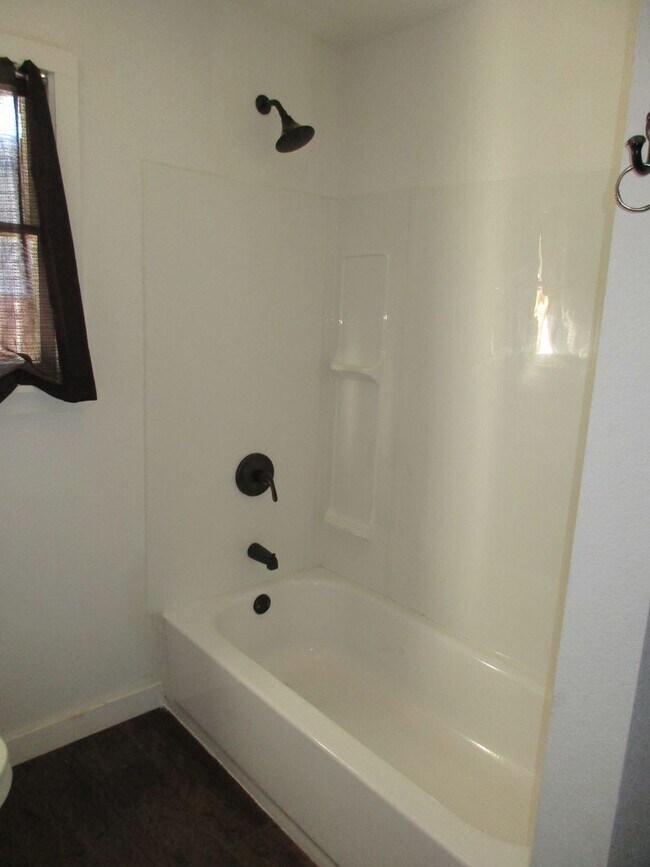 Building Photo - Beautiful 4/3 House for Rent in Lampasas, TX