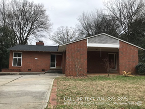 Building Photo - 914 E Woodlawn Rd