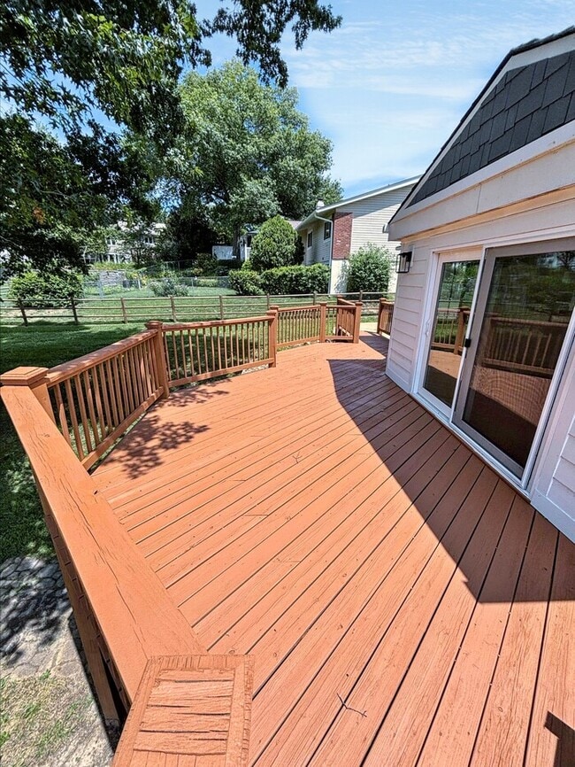 Building Photo - 813 Big Bend Woods Dr