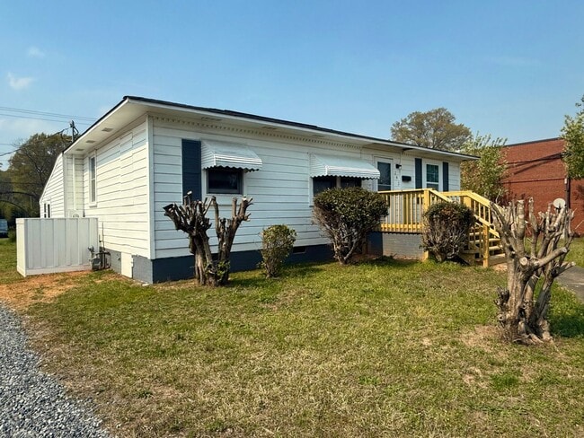 Building Photo - 242 S Cherry Rd