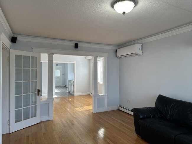 Building Photo - 376 Riverside Ave