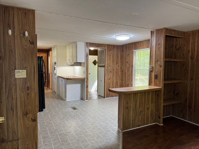 Building Photo - Two Bedroom Single Wide in Troutman
