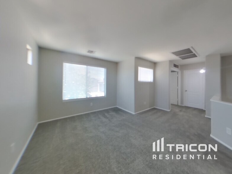 Building Photo - 930 W Mesquite Tree Ln