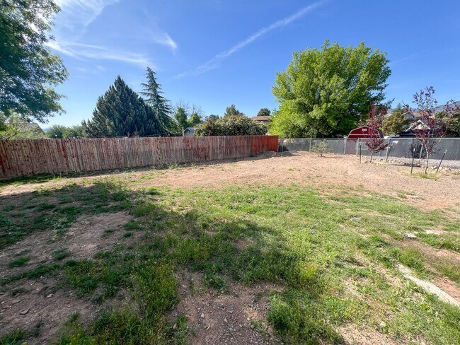 Building Photo - HOUSE - COTTONWOOD