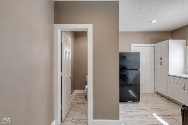 Building Photo - 717 N Grant Ave