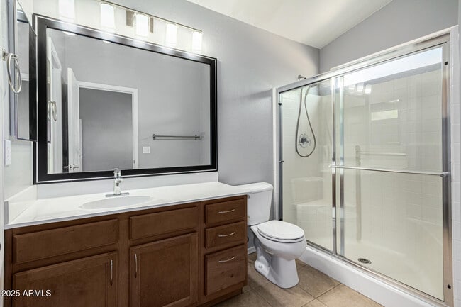 Building Photo - 4104 E La Salle St