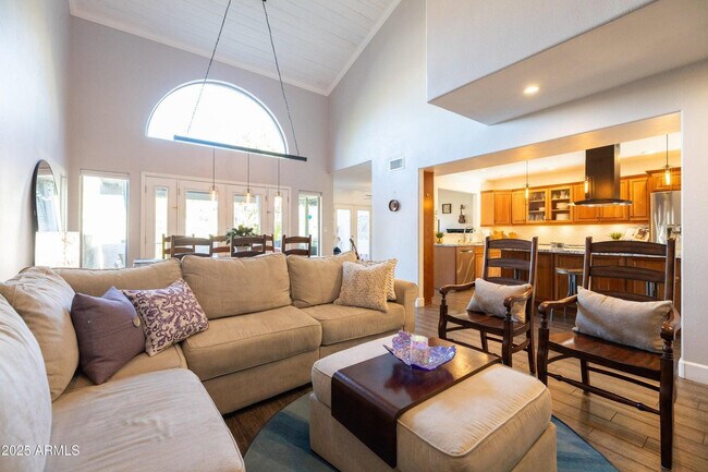 Building Photo - 5442 S Hurricane Ct