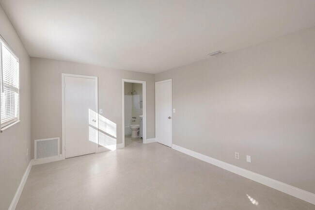 Building Photo - 3147 Naylor Terrace
