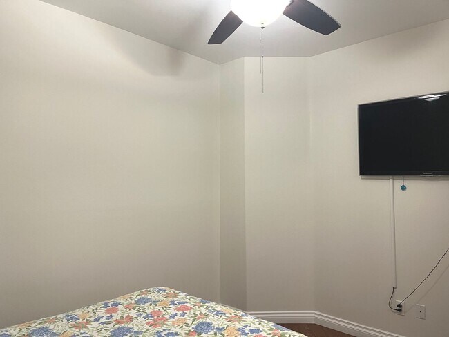 Building Photo - Remodeled, first floor 1428 sq ft, 2 bed+ ...