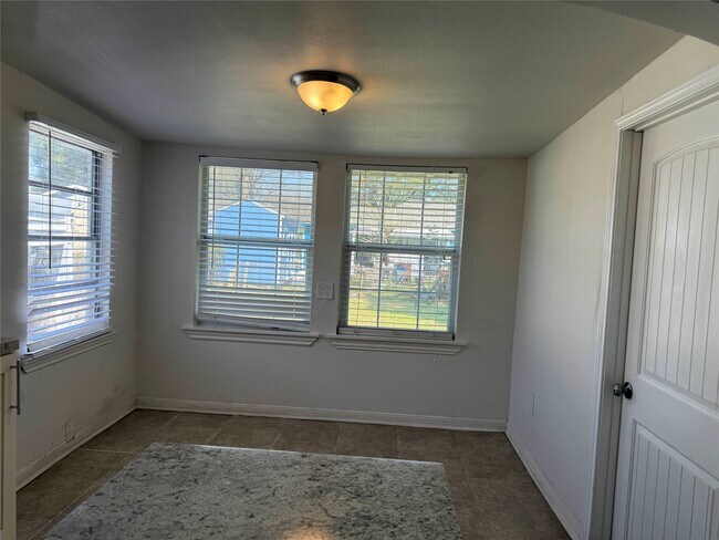 Building Photo - 7607 Hemlock St