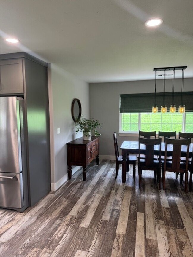 Building Photo - Country Style Living in this Charming Home in Anderson